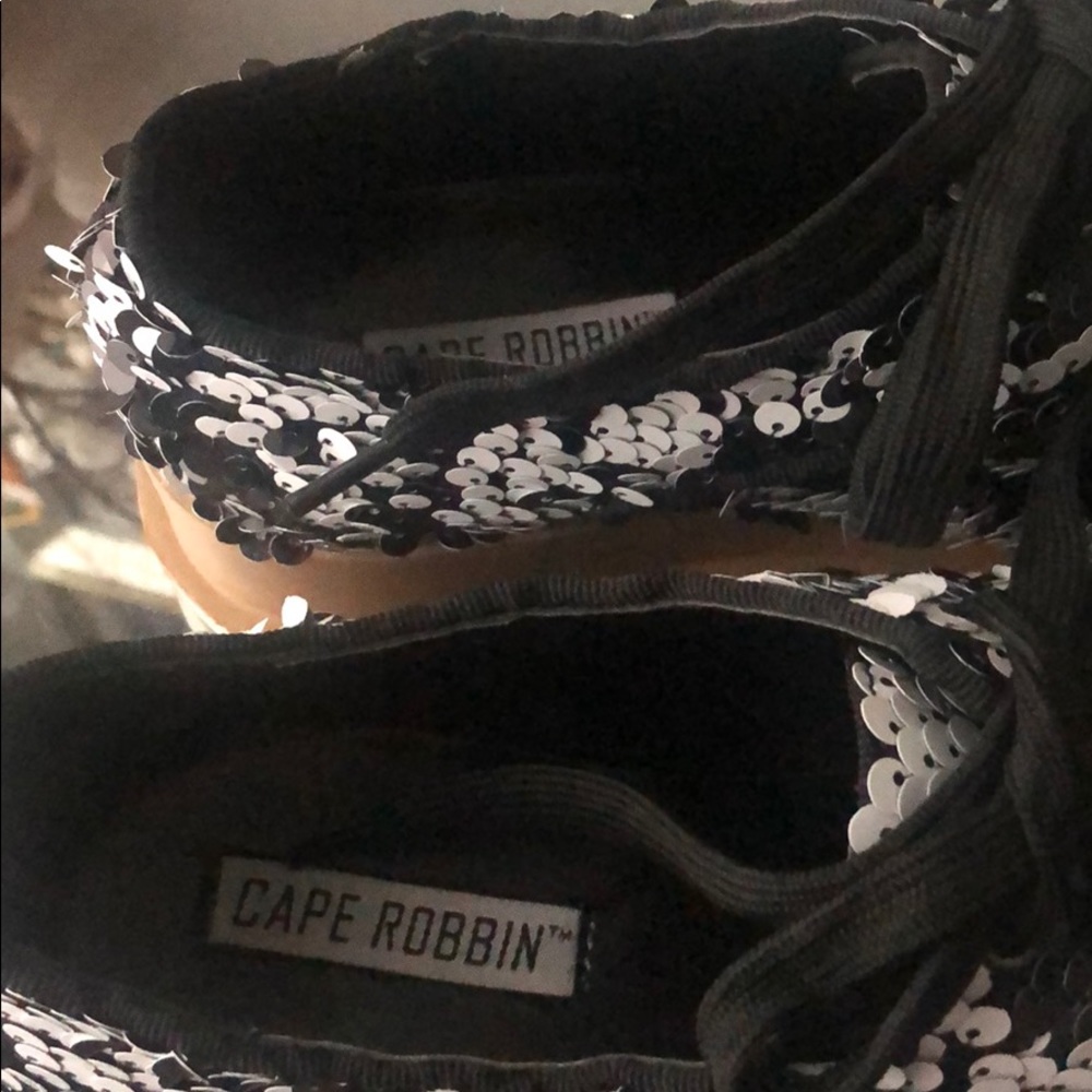 Shoes - Picture 4 of 4
